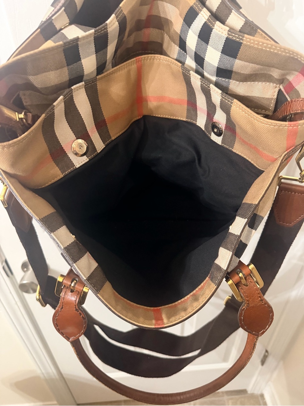 Burberry Classic Plaid diaper bag with Brown Leather Trim - Picture 8 of 10